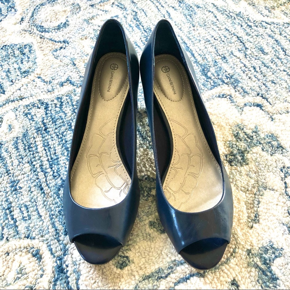 Giani Bernini Leather Peep Toe Low Heels. Worn Only Once for indoor photo shoot
